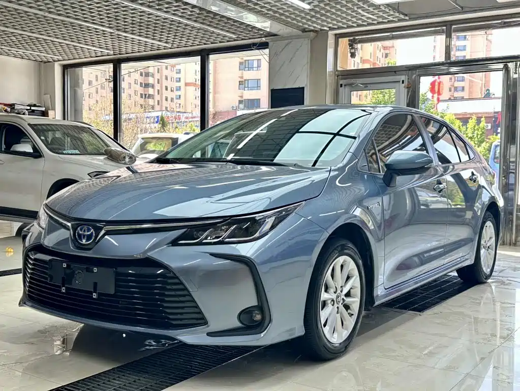 Toyota Corolla 2023 — фото 1