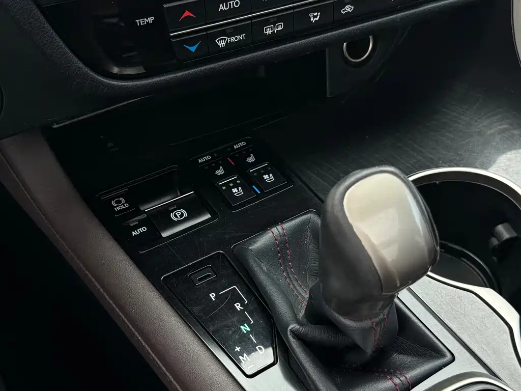 Lexus RX 2017 — фото 17