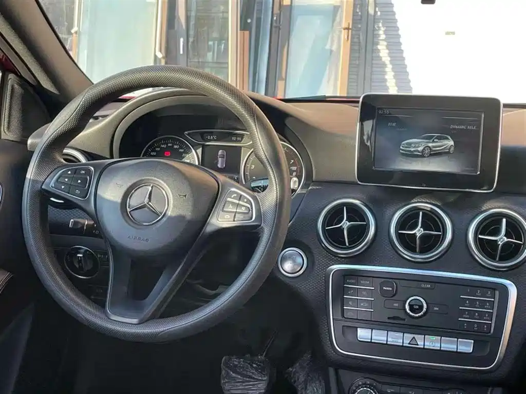 Mercedes-Benz A-Class 2017 — фото 9
