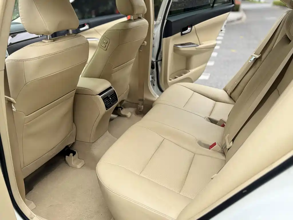 Toyota Camry 2015 — фото 9