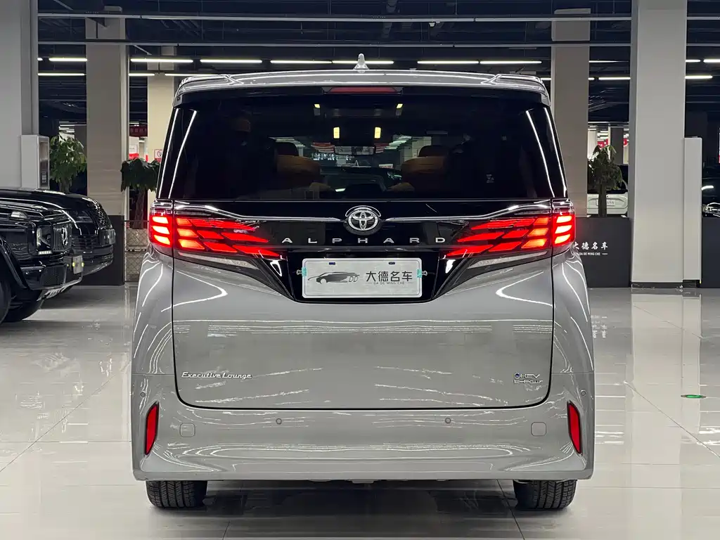 Toyota Alphard 2023 — фото 5