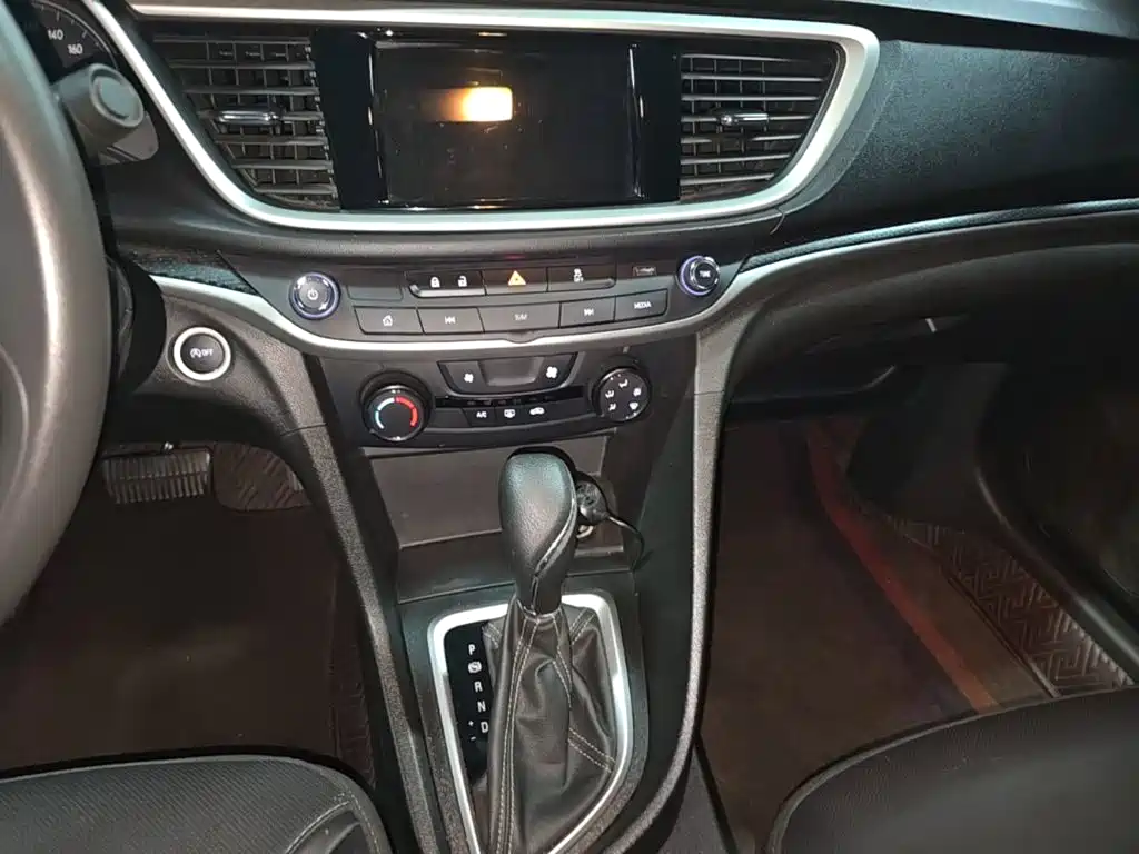 Buick Excelle 2022 — фото 13