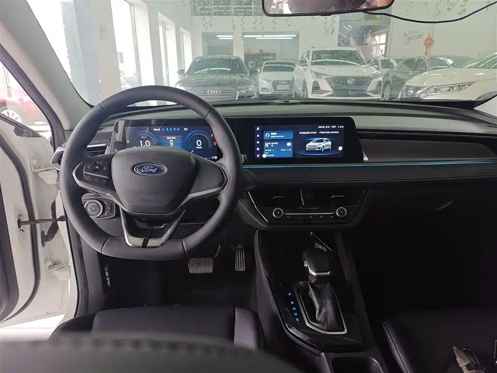 Ford Escort 2021 — фото 15