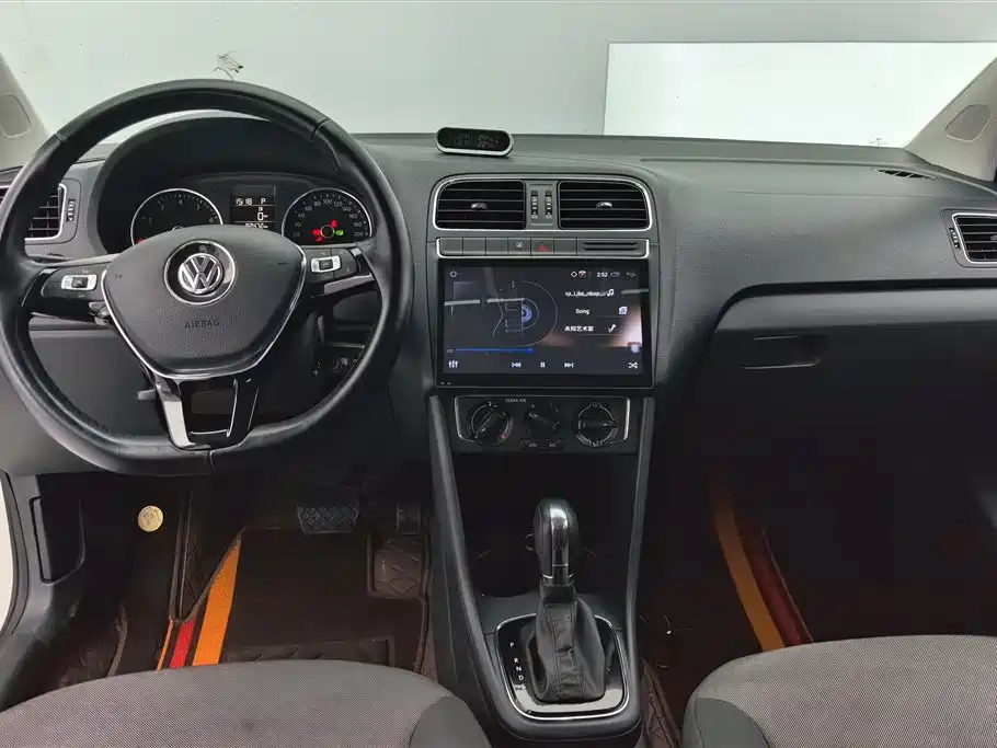 Volkswagen Polo 2017 — фото 12