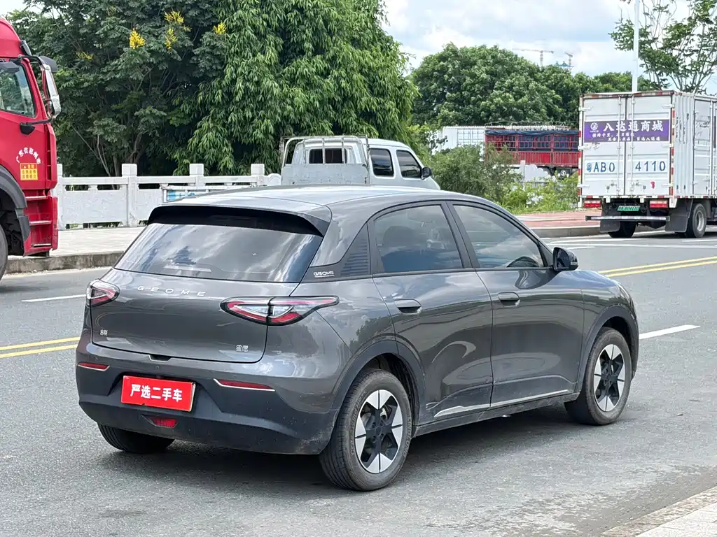 Geely Galaxy Starwish 2025 — фото 9