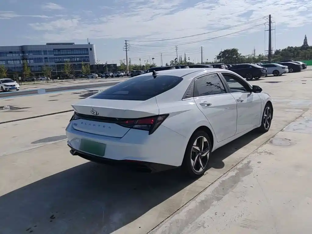Hyundai Elantra 2022