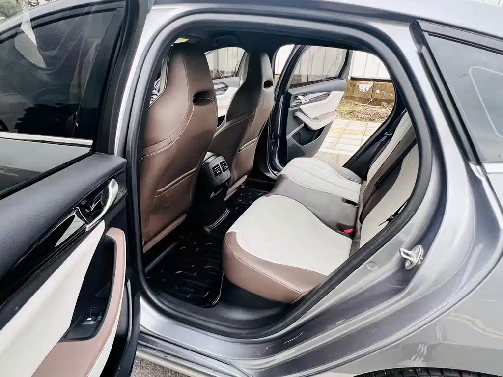 BYD Qin PLUS 2023 — фото 8