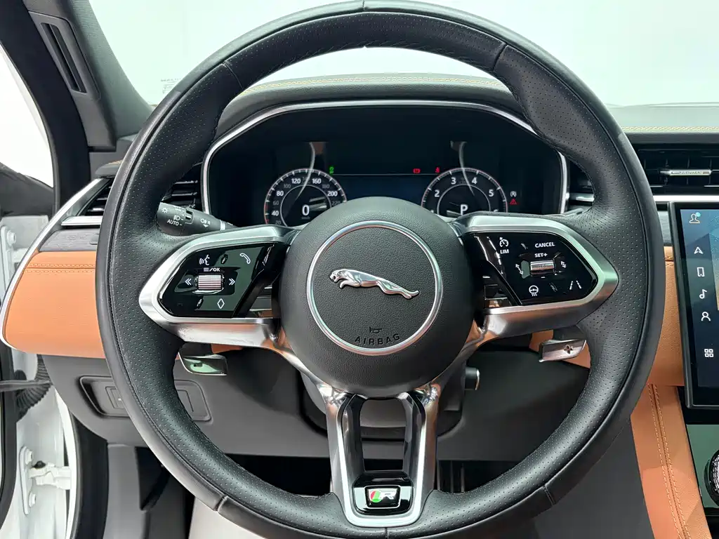 Jaguar XFL 2024 — фото 17
