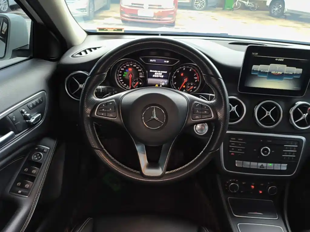 Mercedes-Benz GLA 2017 — фото 11