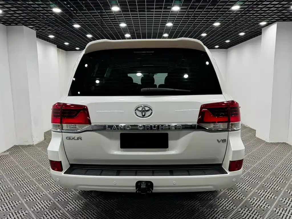 Toyota Land Cruiser 2017 — фото 8