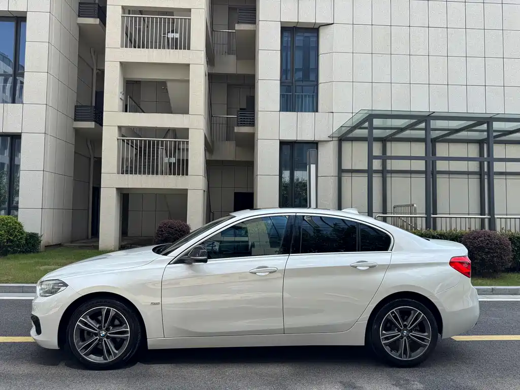 BMW 1 Series 2018 — фото 29