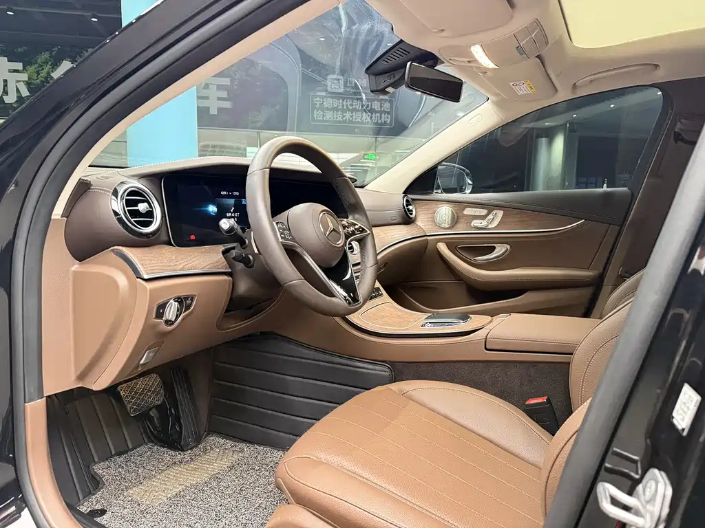 Mercedes-Benz E-Class 2022 — фото 14