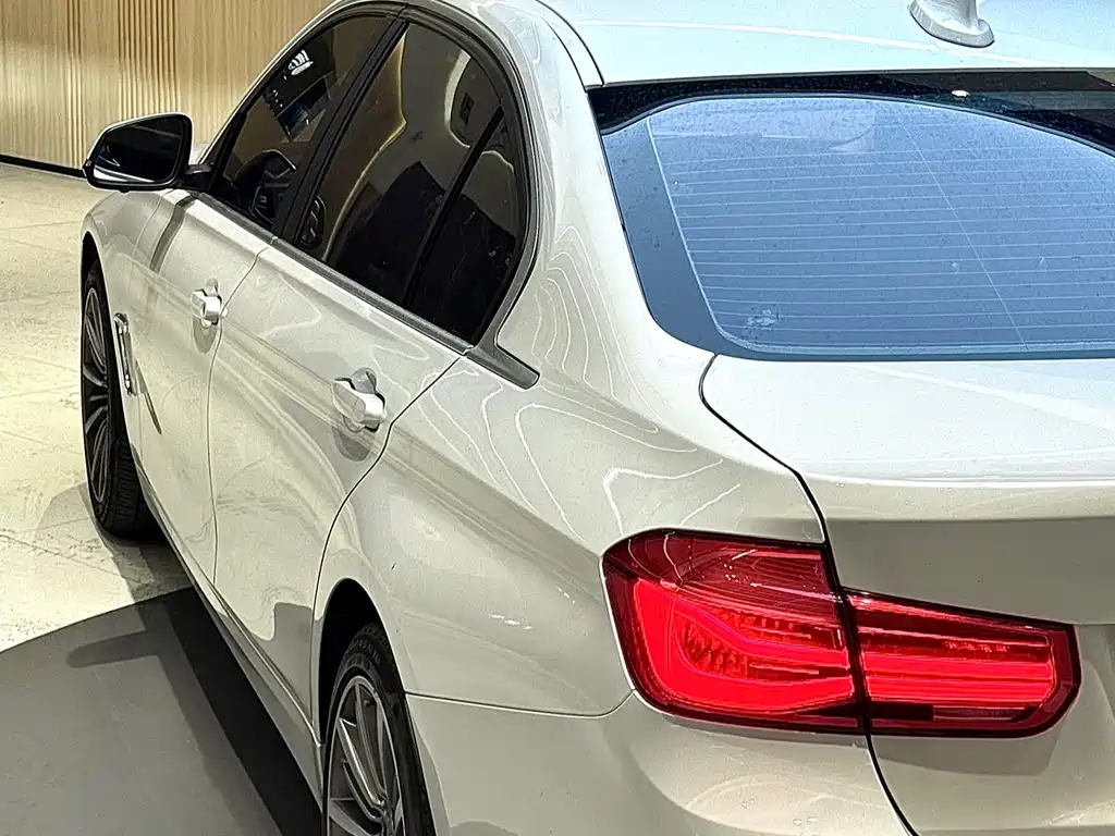 BMW 3 Series 2019 — фото 24