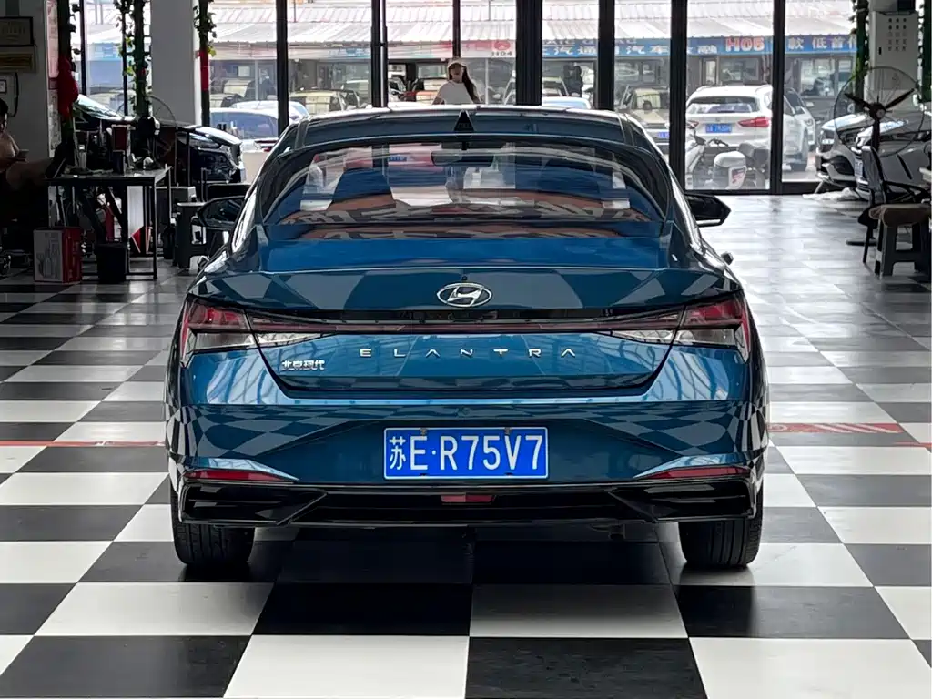 Hyundai Elantra 2022
