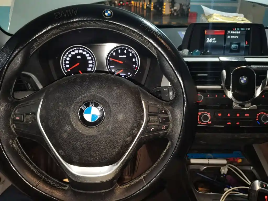 BMW 1 Series 2018 — фото 10