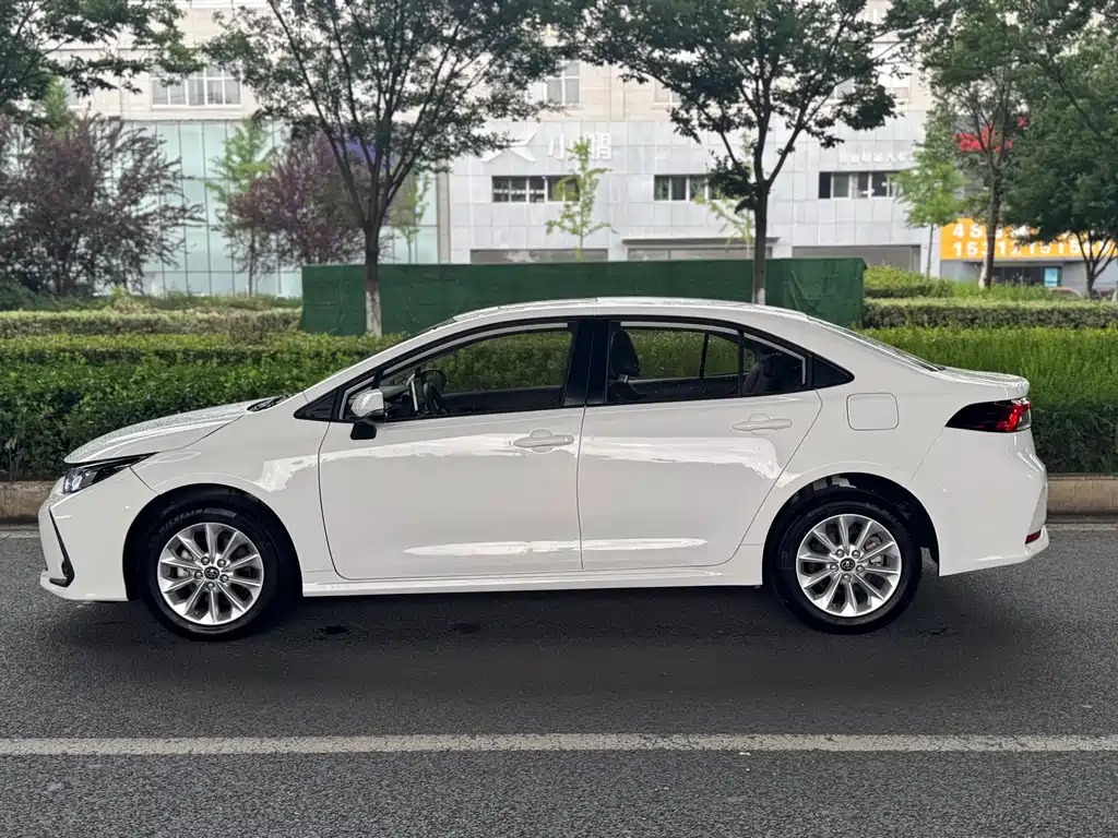 Toyota Corolla 2019 — фото 8