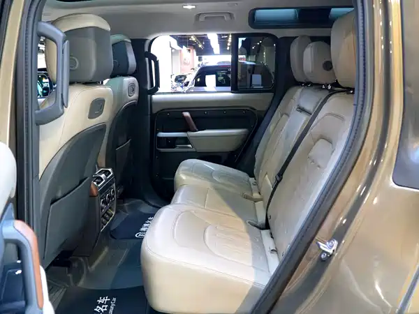 Land Rover Defender 2020