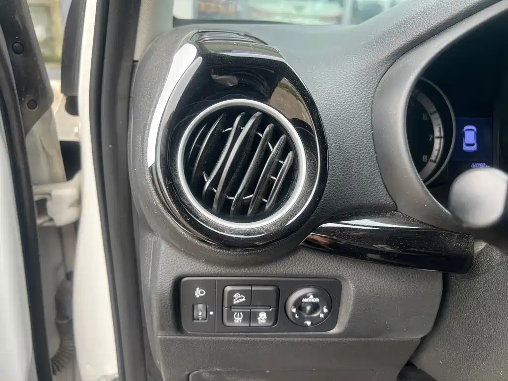 Kia KX1 2022 — фото 13
