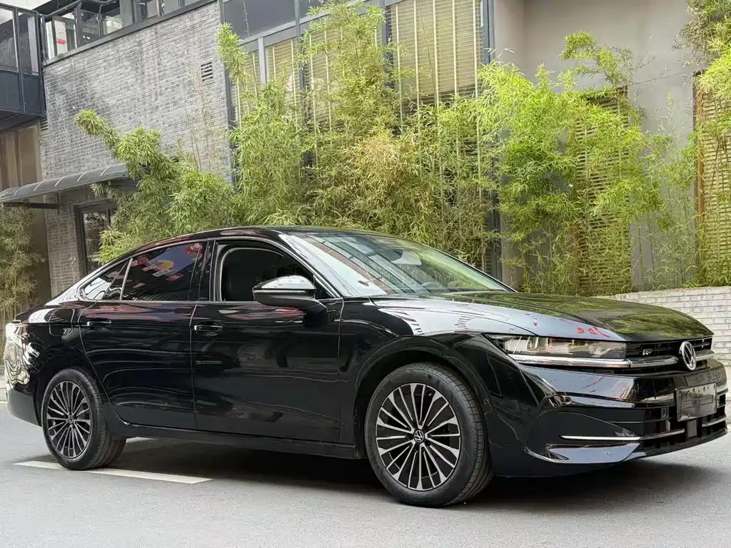 Volkswagen Magotan 2025