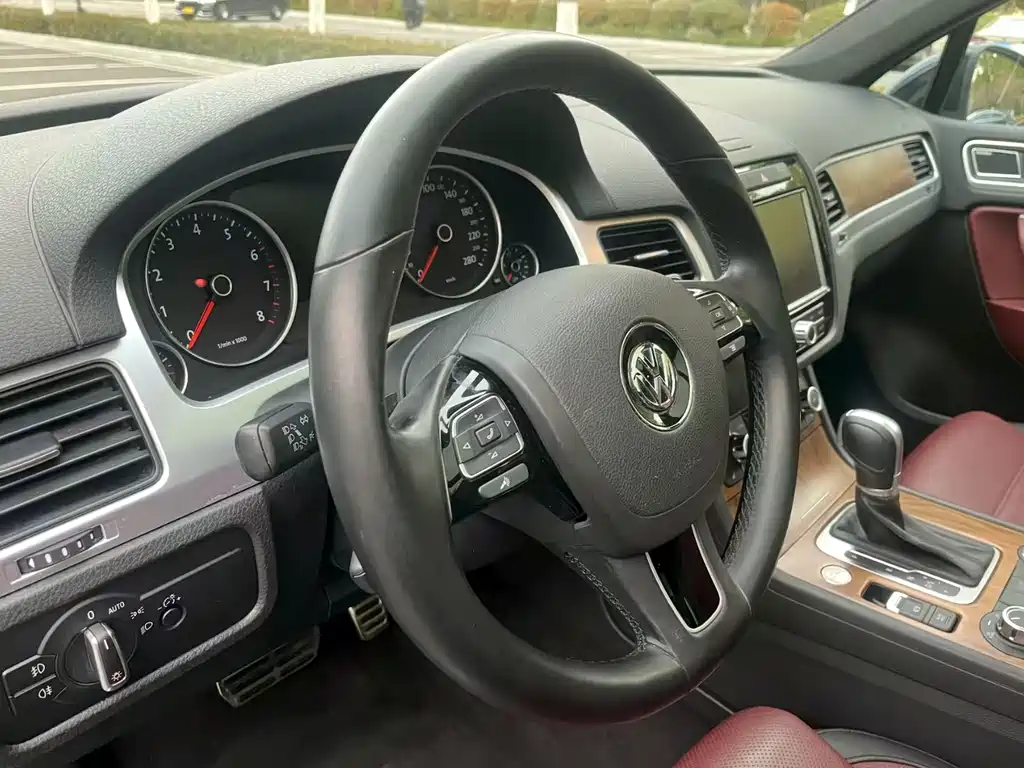 Volkswagen Touareg 2015 — фото 7