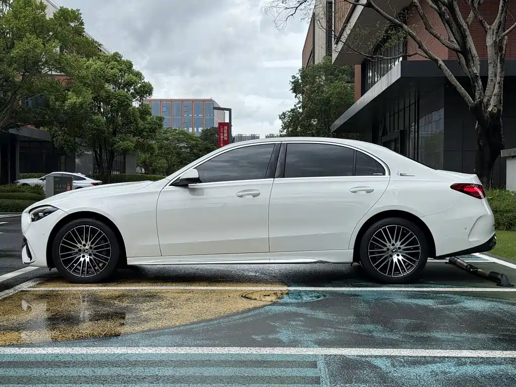 Mercedes-Benz C-Class 2023