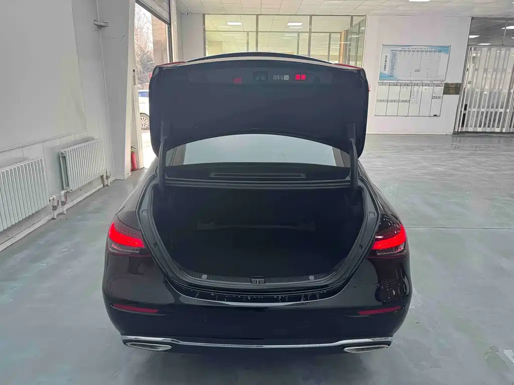 Mercedes-Benz E-Class 2023 — фото 15