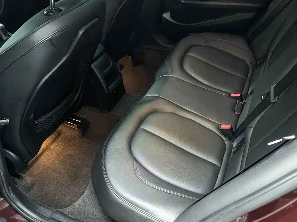 BMW 1 Series 2018 — фото 17