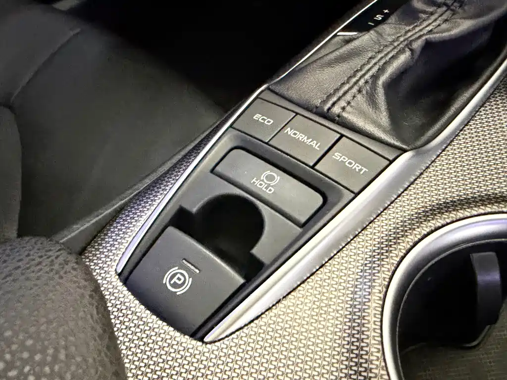 Toyota Camry 2022 — фото 16