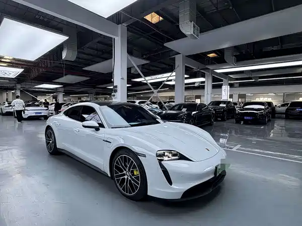 Porsche Taycan 2021