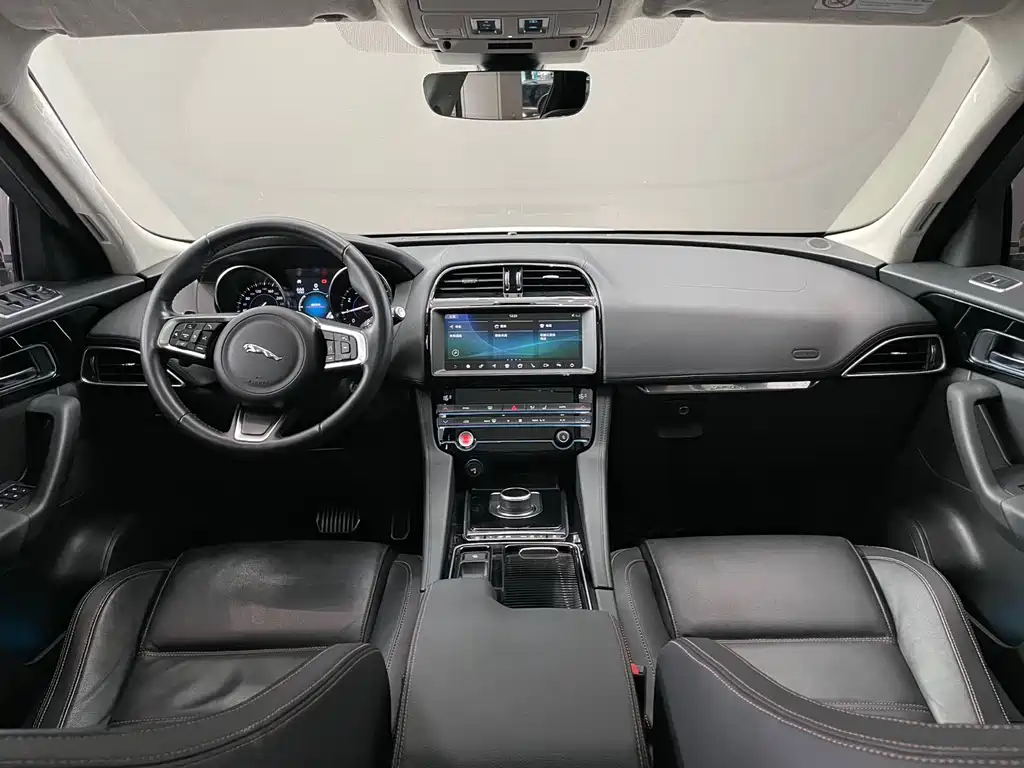 Jaguar F-PACE 2019 — фото 10
