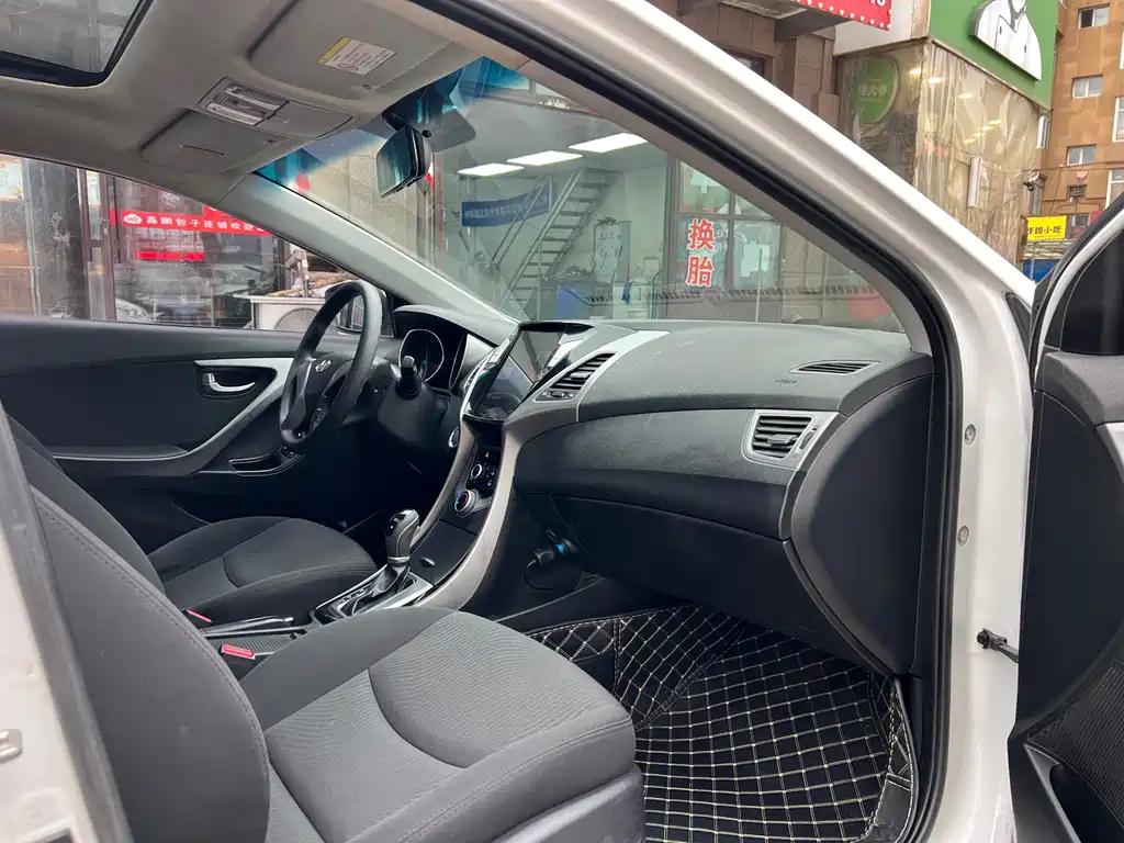 Hyundai Elantra Langdong 2015 — фото 8