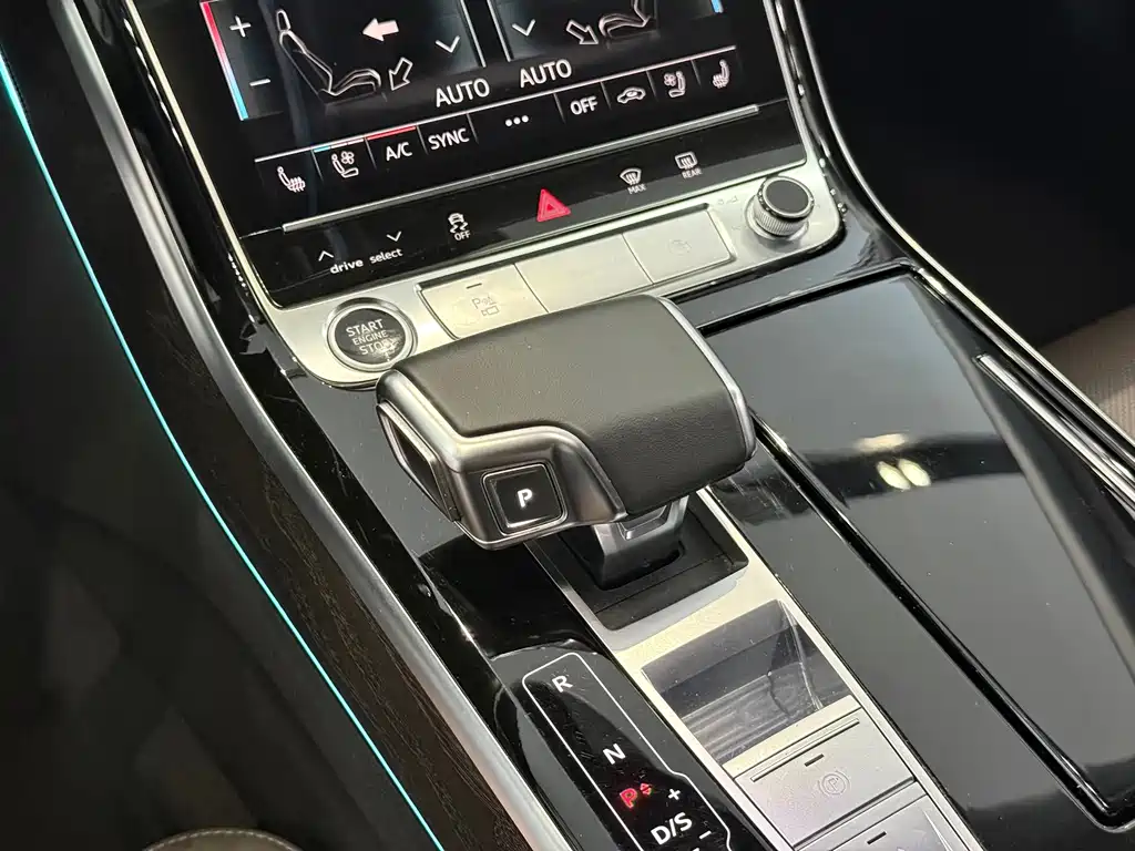 Audi A8 2022 — фото 9
