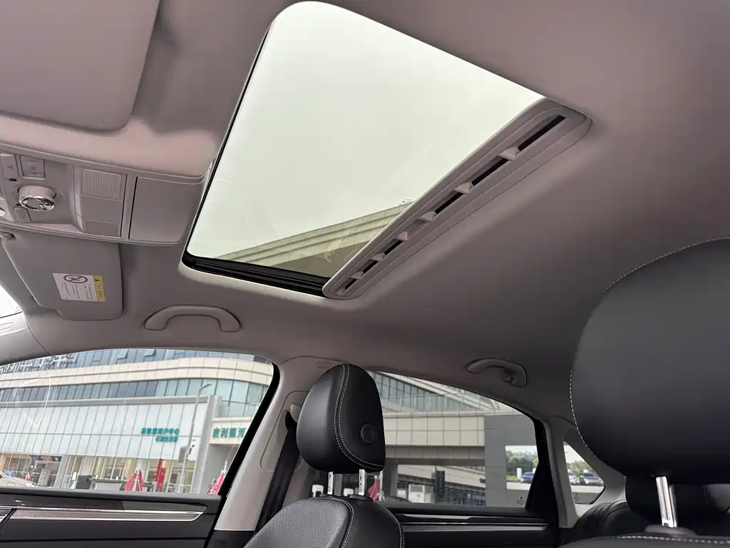 Volkswagen Passat 2017 — фото 13