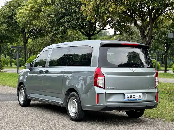 Wuling Journey 2022