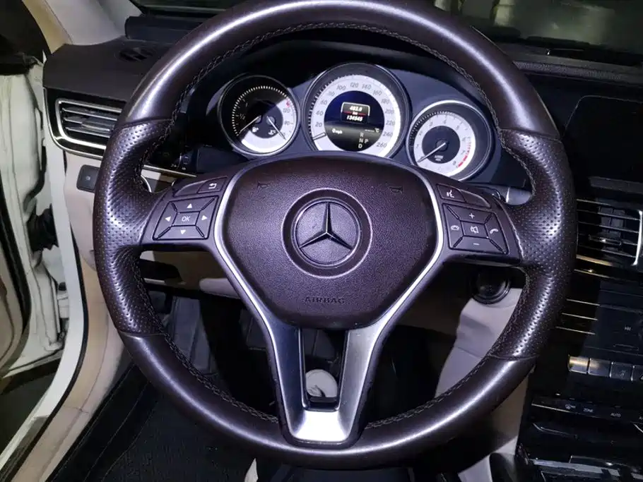 Mercedes-Benz E-Class 2016 — фото 15