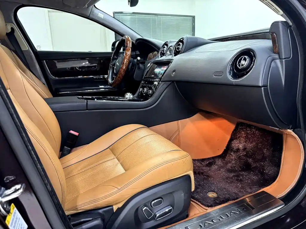 Jaguar XJ 2014 — фото 13