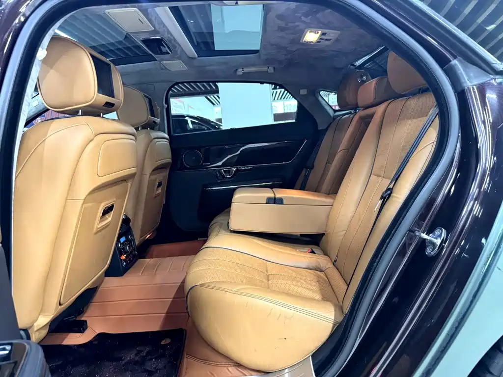 Jaguar XJ 2014 — фото 14