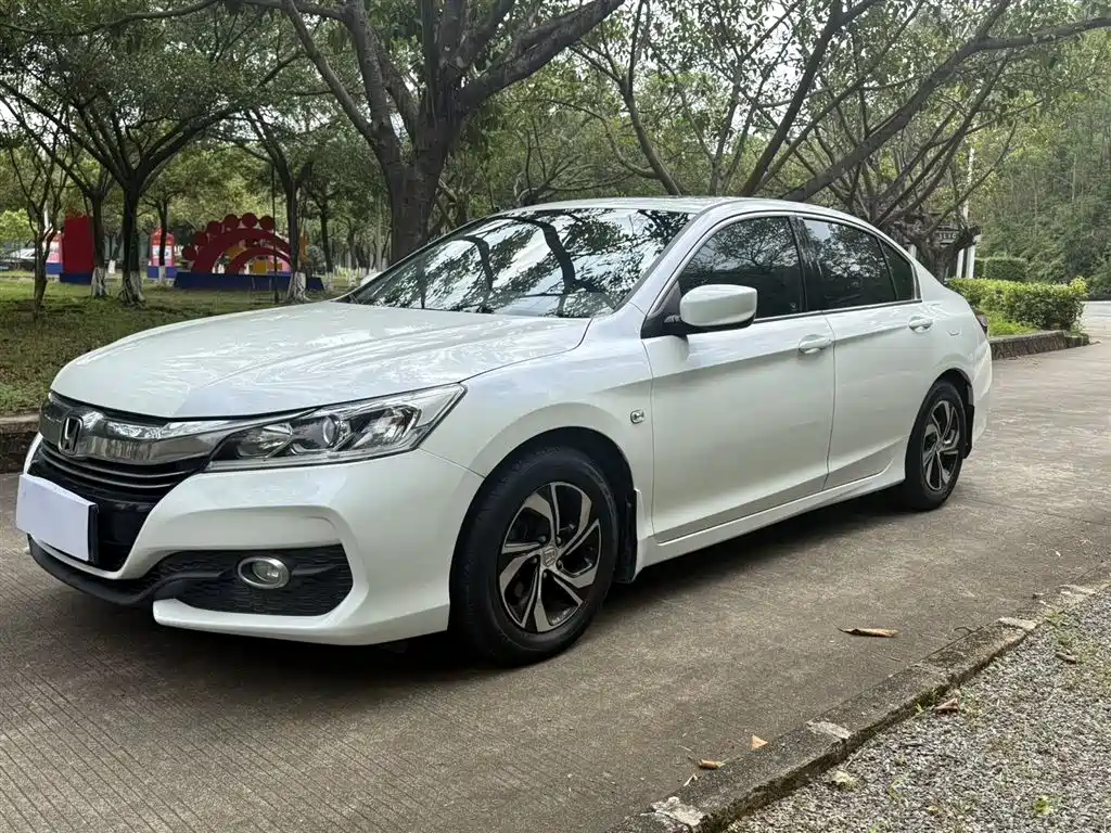 Honda Accord 2016 — фото 1