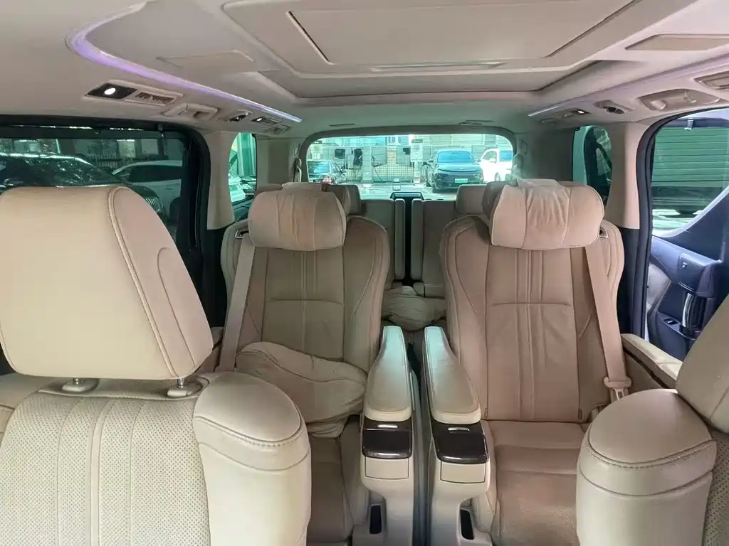 Toyota Vellfire 2021 — фото 9