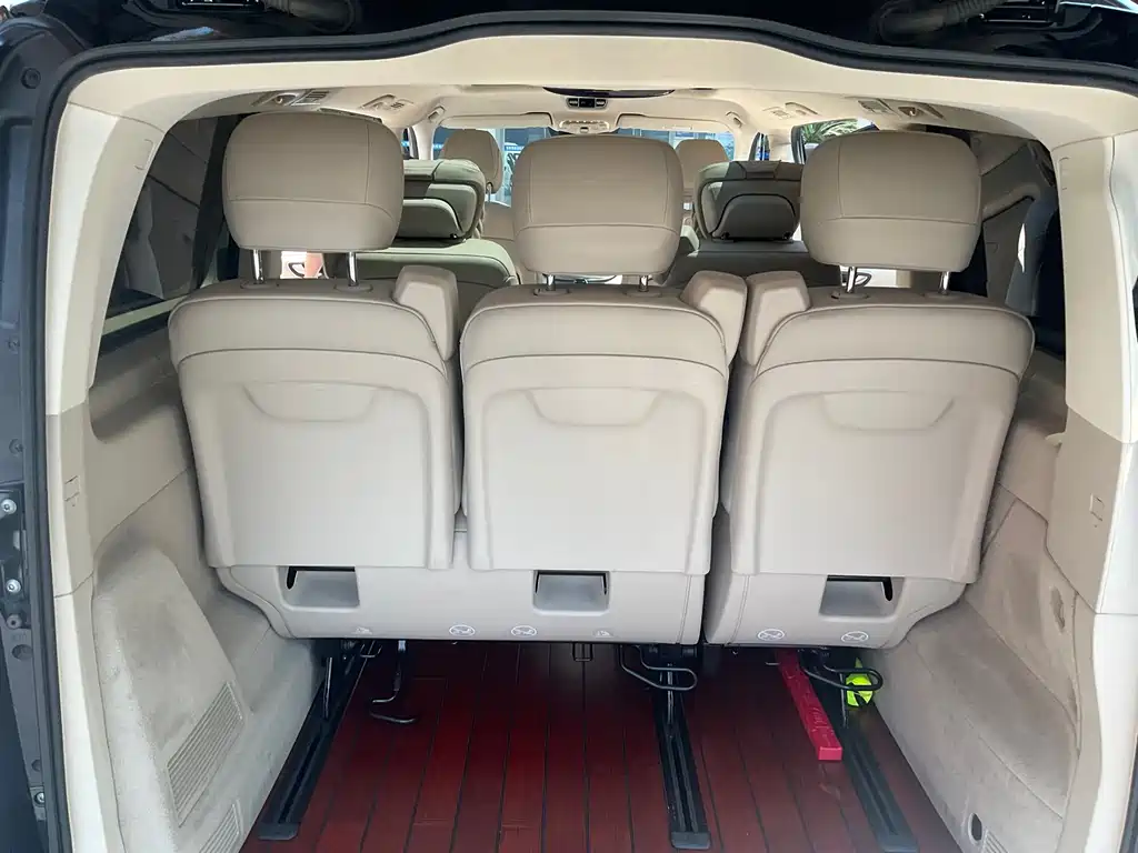 Mercedes-Benz V-Class 2019 — фото 17