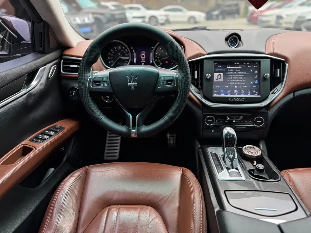 Maserati Ghibli 2015 — фото 15