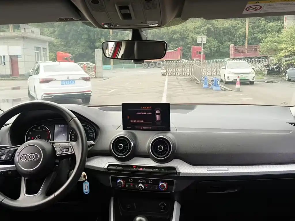 Audi Q2L 2019
