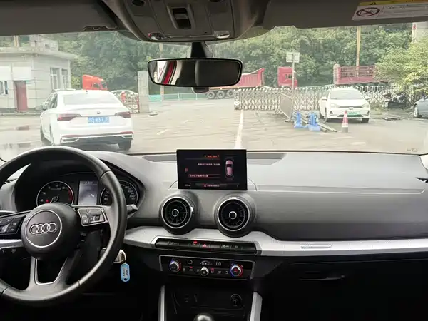 Audi Q2L 2019