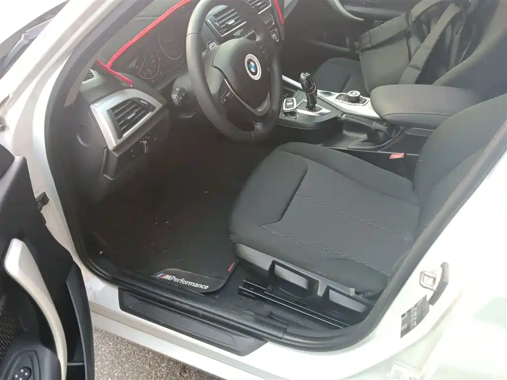 BMW 1 Series 2017 — фото 11