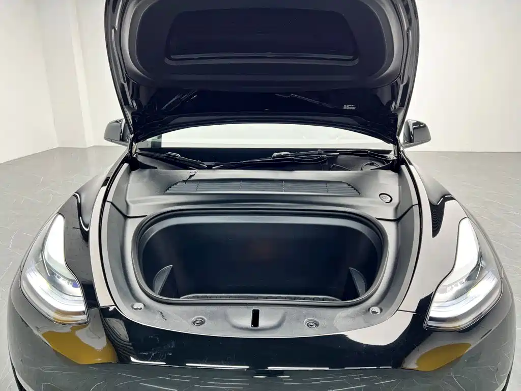 Tesla Model Y 2023 — фото 9