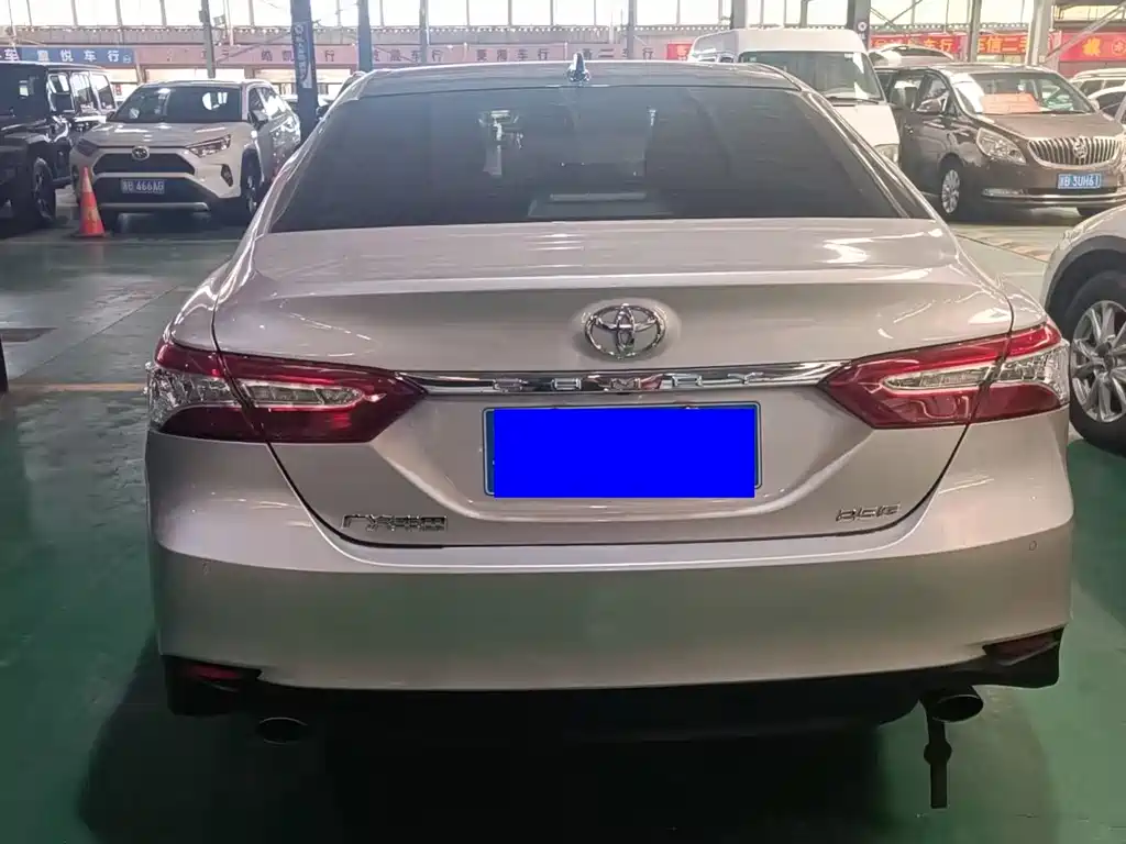 Toyota Camry 2022 — фото 8