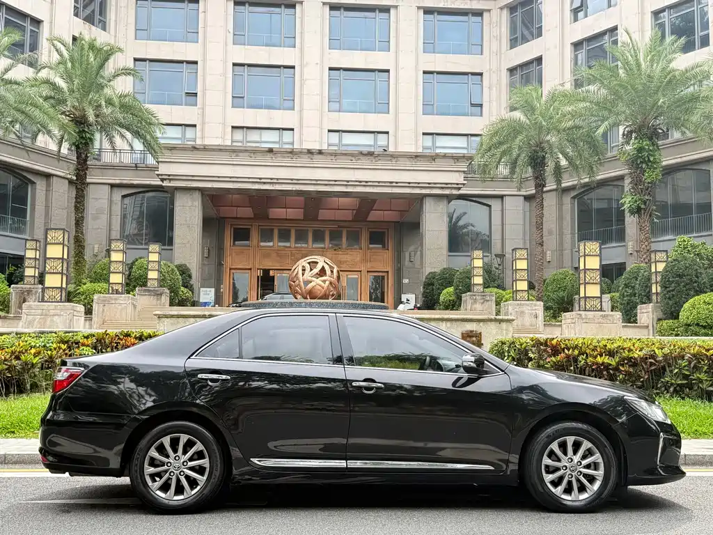Toyota Camry 2016 — фото 18