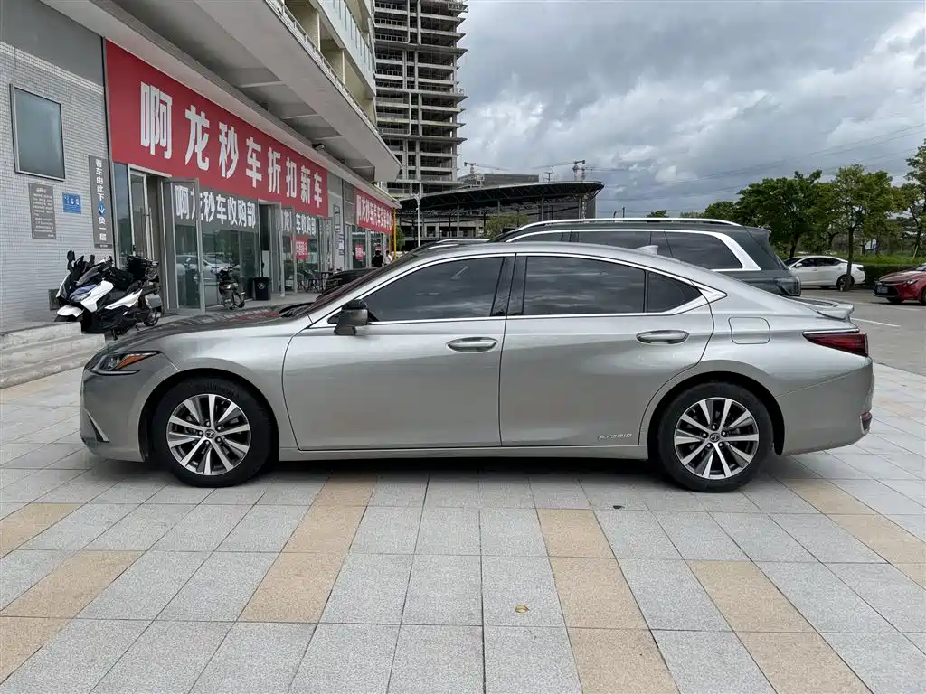 Lexus ES 2020 — фото 10