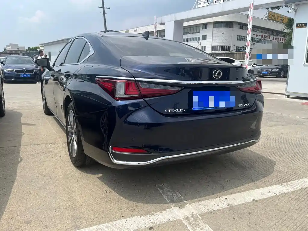 Lexus ES 2018 — фото 18