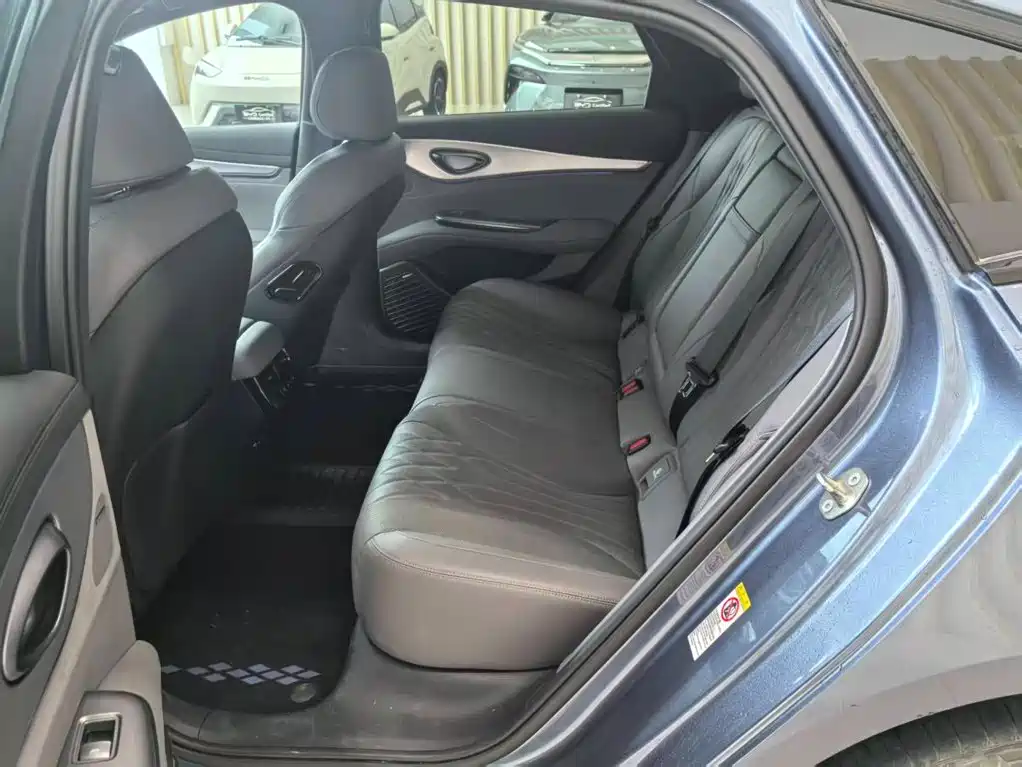 BYD Seal 07 DM-i 2025 — фото 13